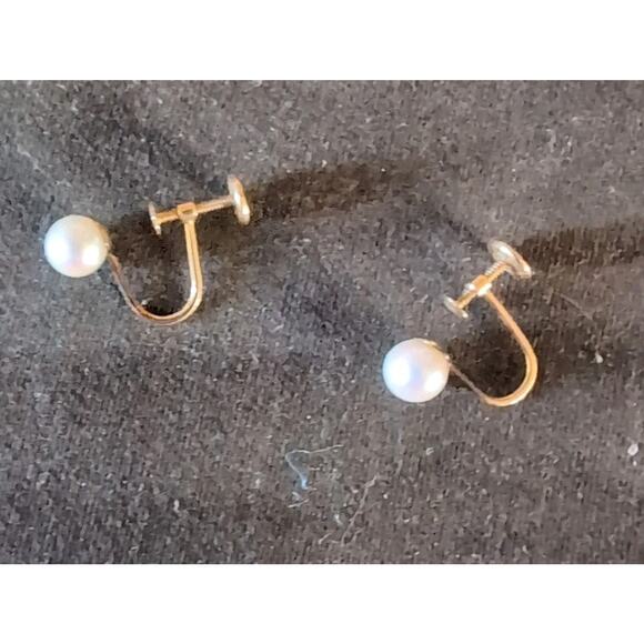 Stud Screw Back Earrings Creamy White Pearl and 14k Yellow Gold Vintage - Picture 1 of 10